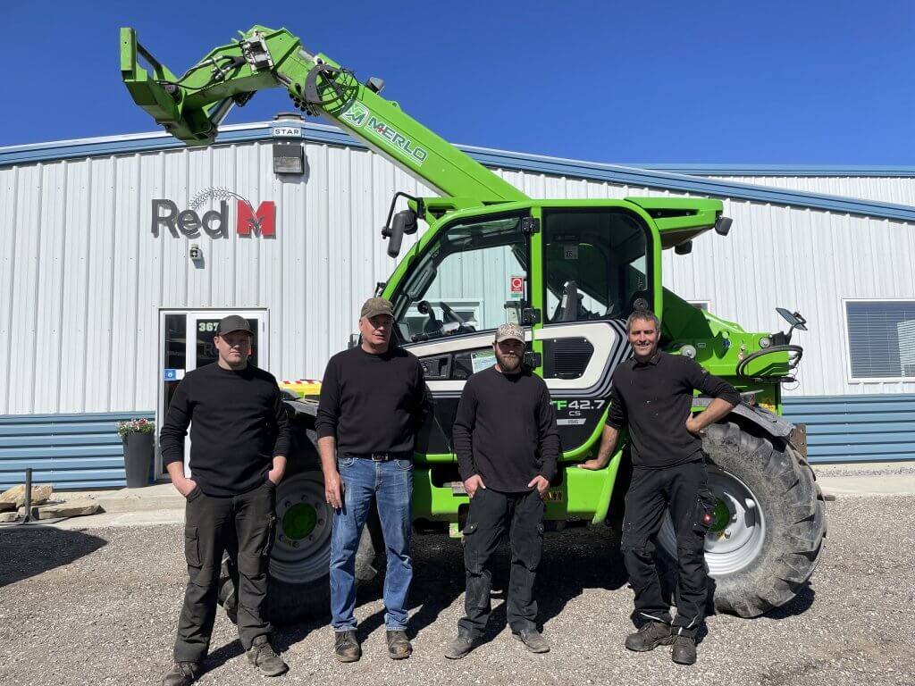 L'équipe Red M, nouveau partenaire Manulift et centre de services pour la réparation et l'entretien de produits Merlo